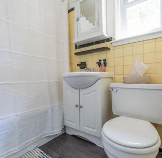 Cornwall House | Cardinal Inn Romantic Room