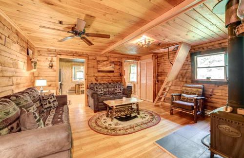 Pittsfield House | Cardinal Pines Cabin on 8 Acres - Dog Friendly!