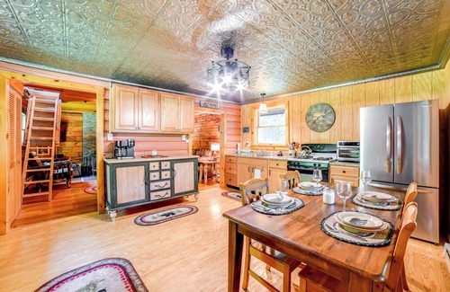 Pittsfield Cabin | ‘Cardinal Pines’ Cabin on 8 Acres - Dog Friendly!