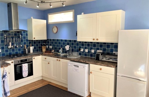 Leven Cottage | Cardy Cottage sleeps 4, pet friendly, sea views near St Andrews