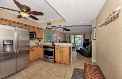 Siesta Key Condo | Carefree Coconut | Walk to SK South Village w/Live Music & Restaurants