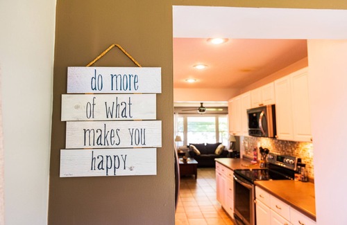 Three Rivers Cottage | Carefree Lakefront Cottage/11 mins to skiing