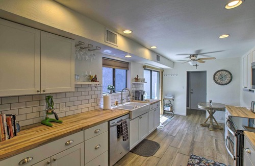 Carefree House | Carefree Townhome w/Community Pool & Hot Tub!