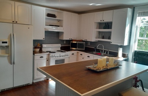 Dixon Springs Cottage | Caretaker cottage with 1 bedroom and WiFi, AC in delightful Dixon Springs