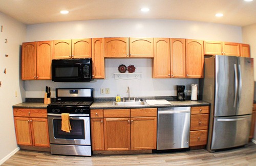 South Side Flats Apartment | Carey Way Quarters – Modern 2BR Near Carson Street