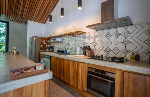 Chiguata House | Caribbean Courtyard Lujosa Villa 6 to 10 pp
