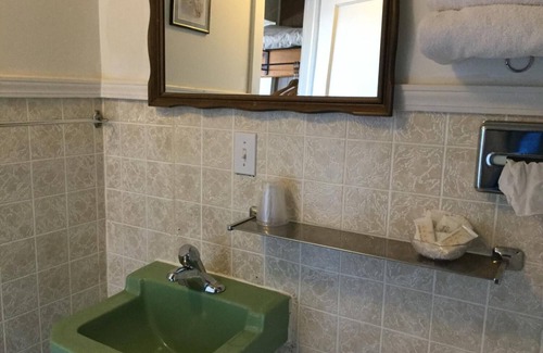 Baraga Hotel | Carla's Inn