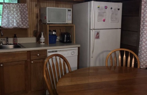 Waterloo House | Carls Cabin Pickwick Lake second creek .Waterloo AL pier sleeps 10 WIFI