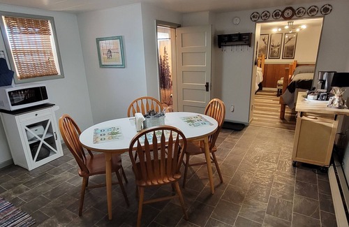 Hettinger Hotel | Carls Cabins