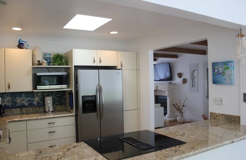 Carmel Point House | 'Carmel Tranquility' 2 Beaches 6 and 9mins walk from a bright & airy beach home