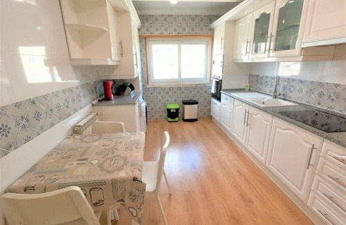 Linda-a-Velha Apartment | Carnaxide, modern T1 apartment w/balcony in Carnaxide, Oeiras, Lisbon