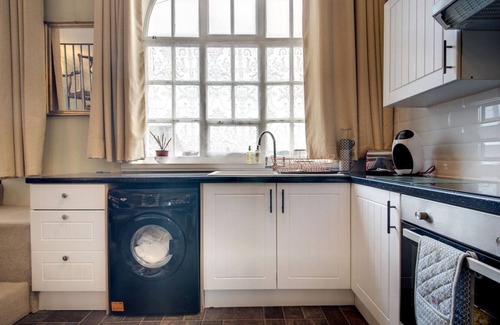 Mexborough Apartment | Carnegie Library Bronte Apartment