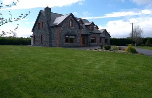 County Cavan Apartment | Carraig House, Cozy Countryside Apartment