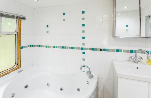 Jackfield Apartment | Carriage 1 - Coalport Station Holidays
