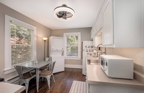 East Side Apartment | Carriage House in Historic Druid Hills Walking Distance to Emory University