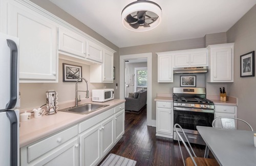 East Side Apartment | Carriage House in Historic Druid Hills Walking Distance to Emory University