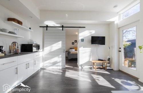 Sunnyside House | Carriage House Near Rocky Mountain Lake