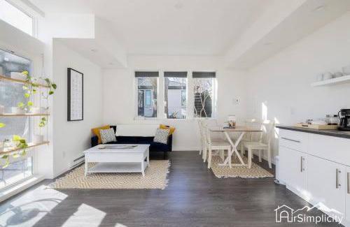 Sunnyside House | Carriage House Near Rocky Mountain Lake