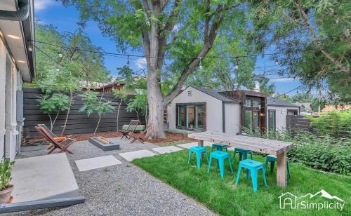 Sunnyside House | Carriage House Near Rocky Mountain Lake