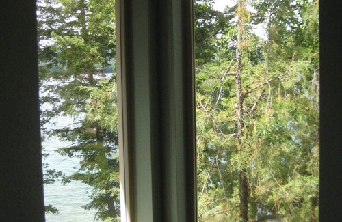 Marion House | Carriage House On 150 Feet Of Lake Front
