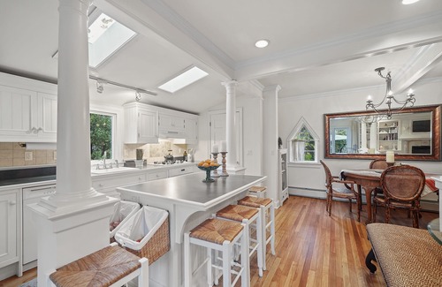 Warwick House | Carriage house village of Warwick ny