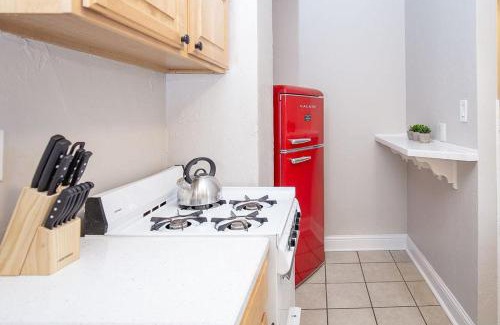 Greeley House | Carriage House Walk to UNC + Free Bikes