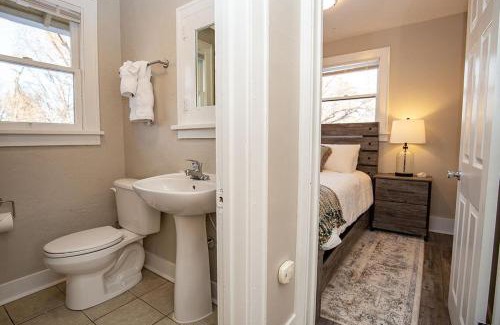 Greeley House | Carriage House Walk to UNC + Free Bikes