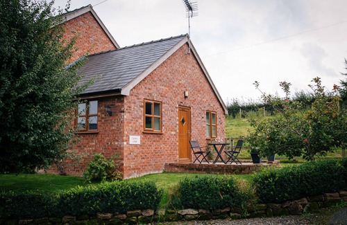 Malpas Apartment | Carters Lodge - One bedroomed cottage all on one level