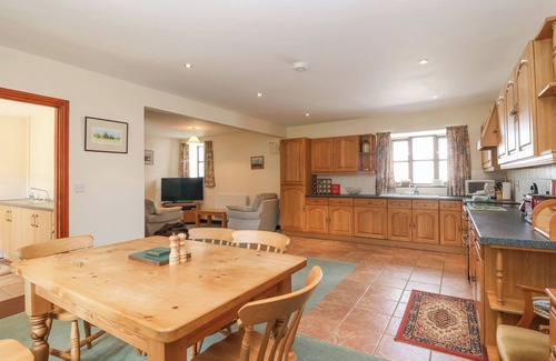 Littlebredy Cottage | CARTSHED COTTAGE, pet friendly, with open fire in Portesham