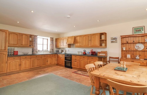 Littlebredy Cottage | CARTSHED COTTAGE, pet friendly, with open fire in Portesham