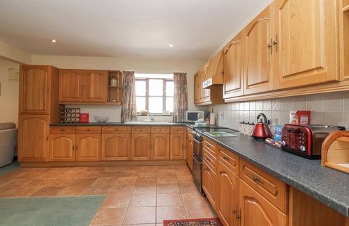 Littlebredy Cottage | CARTSHED COTTAGE, pet friendly, with open fire in Portesham