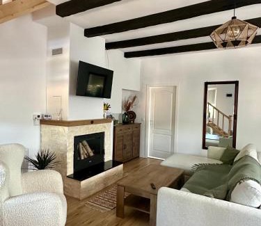 Slanic-Moldova House | Casă chic La Han la Slănic