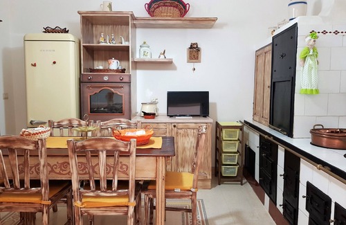 Taviano House | Cas'Etta - detached house with garden, 4 bedrooms and 2 bathrooms, sleeps 9.