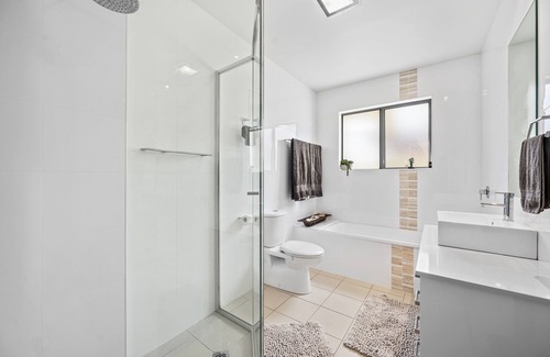 Woolgoolga Bed & Breakfast | CASA 28 Wharf Street - Walk to the Beach