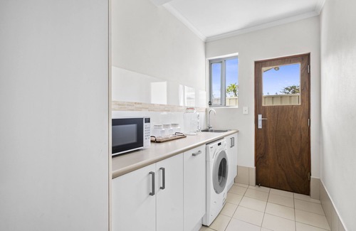 Woolgoolga Bed & Breakfast | CASA 28 Wharf Street - Walk to the Beach