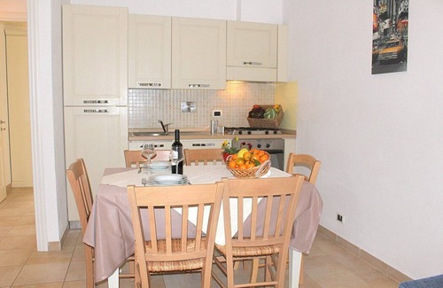 Puntone House | Casa Aliade C: A welcoming apartment that is part of a villa surrounded by the greenery.