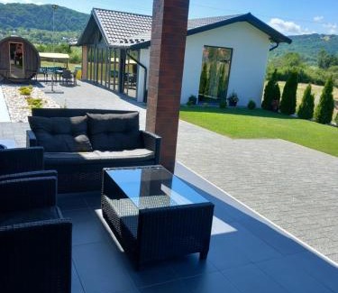 Albestii Paminteni House | Casa Ambientt