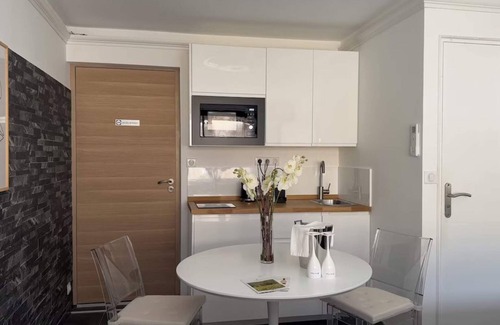 Montfort-sur-Argens Apartment | Casa Amor & SPA - Suite Romantique Loveroom Jacuzzi Privatif et Petits Déjeuners