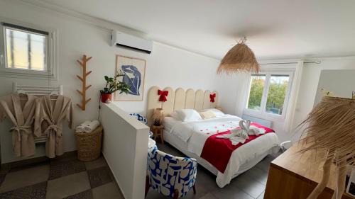 Montfort-sur-Argens Apartment | CASA AMOR & SPA, appartement suite jacuzzi & piscine chauffée