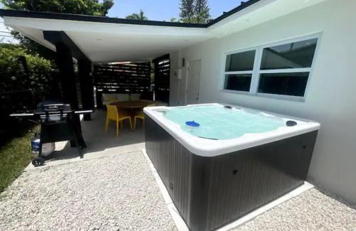 Miami Shores House | Casa Ana - Cozy space hot tub and large fenced yard