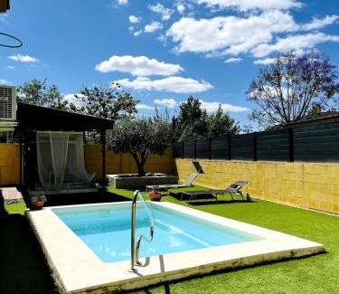 Gelves House | Casa Andaluza con piscina y jardín privado en Gelves a 15 minutos del centro de Sevilla