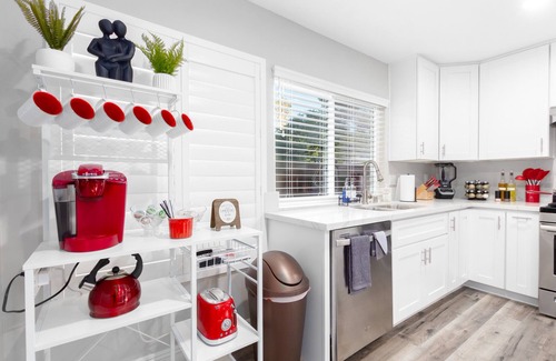 Mira Mesa House | Casa Andasol, 3BD Home with Mini Golf, Fire Pit, Arcade Games, By Zoo, Sea World