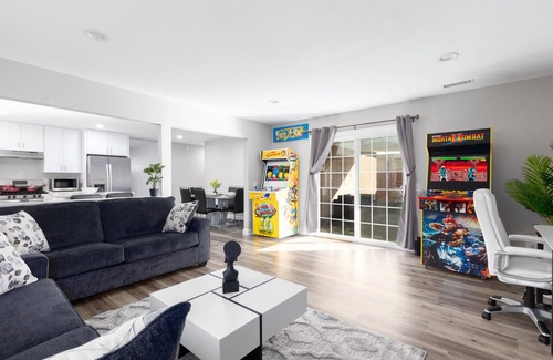 Mira Mesa House | Casa Andasol, 3BD Home with Mini Golf, Fire Pit, Arcade Games, By Zoo, Sea World