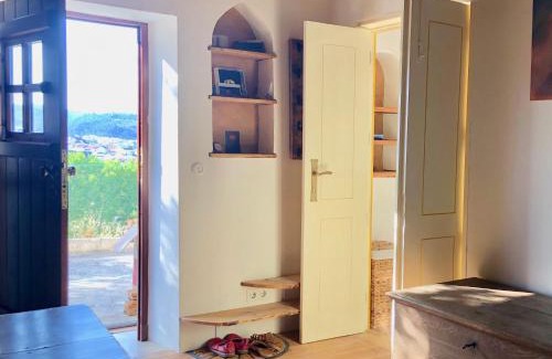 Aljezur House | Casa Anneli - relaxing under the olive tree