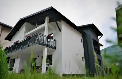 Caciulata House | Casa AQUARIUS