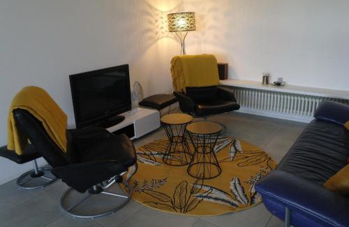 Castino Apartment | casa banana