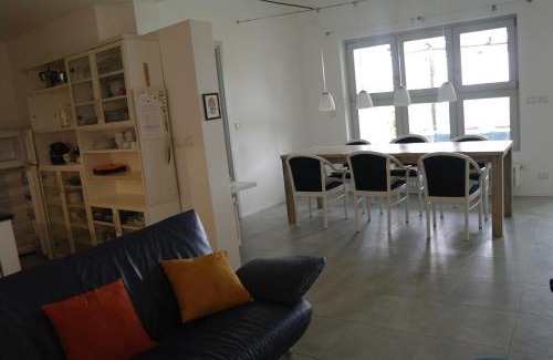 Castino Apartment | casa banana