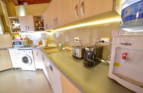 Lazaret House | Casa Banu locatie centrala in zona linistita ideala pentru grup de max 8 adulti.