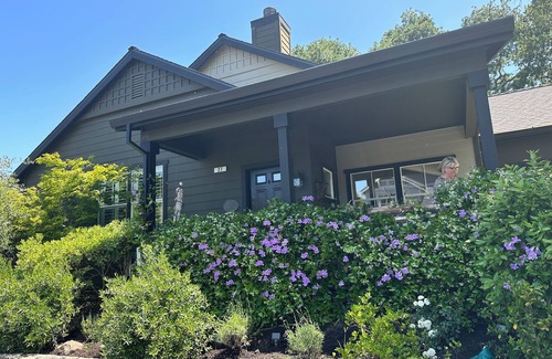 Yountville House | Casa Barbera in North Yountville. Newly remodeled kitchen, pool, jacuzzi, steam