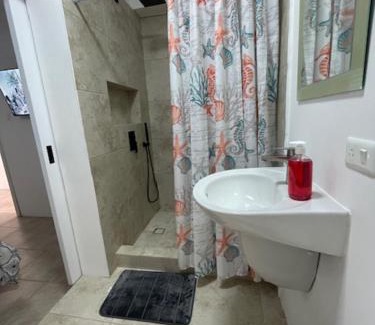 Crucita Bed & Breakfast | Casa Bella Bed & Breakfast